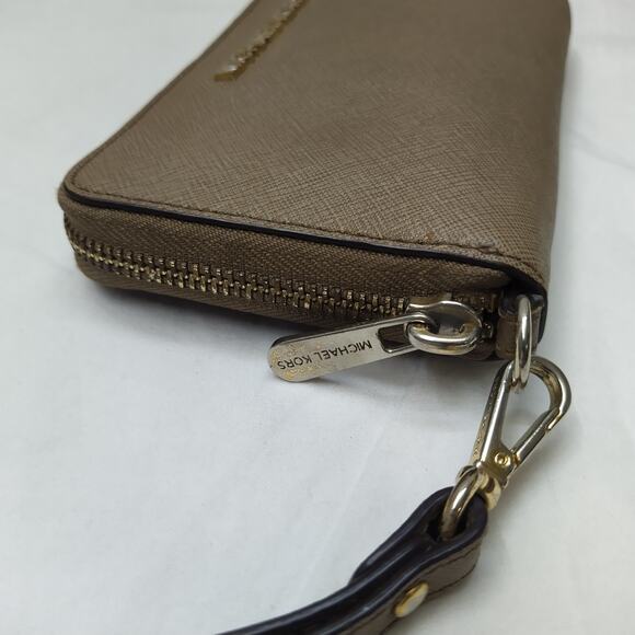 Michael Kors Taupe Gray Leather Zip Around Credit Card ID Window Wallet - Picture 7 of 16